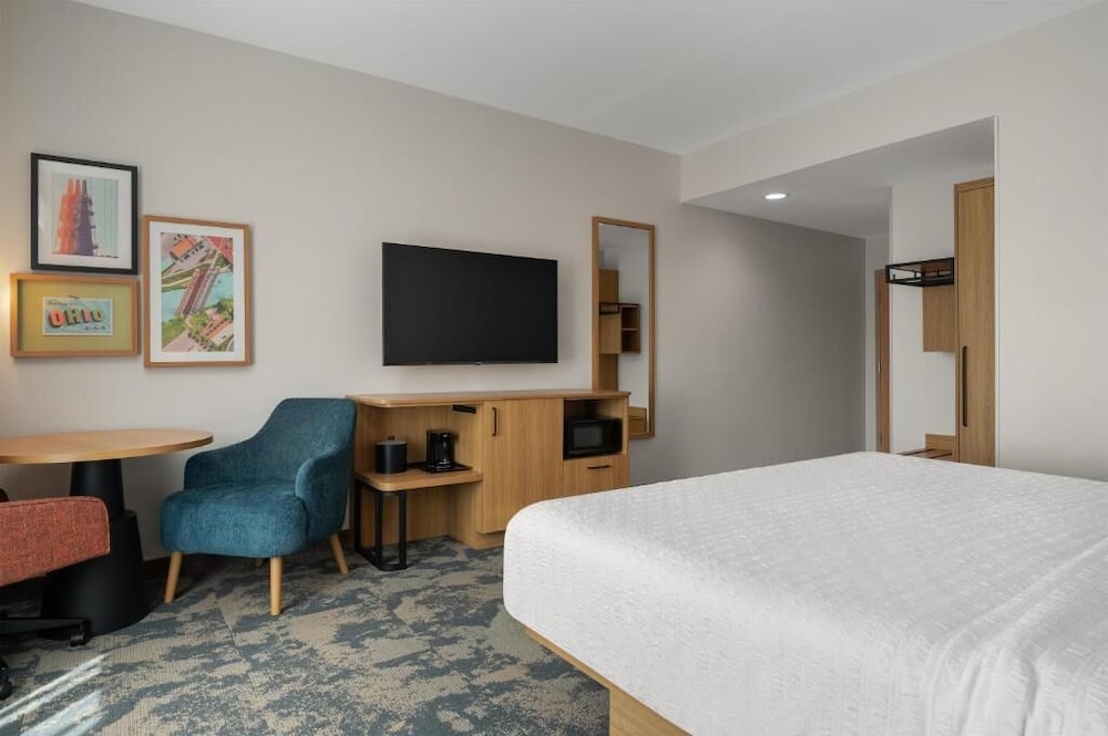 Room, 1 King Bed, Accessible (Hearing) photo 1