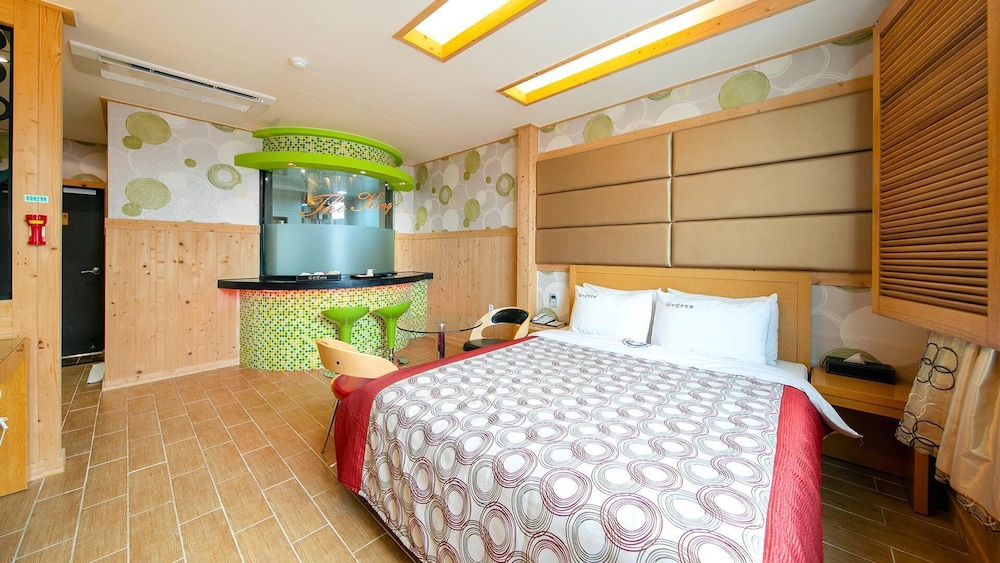 Basic Room, 1 Bedroom (109 ( No cooking )) photo 2