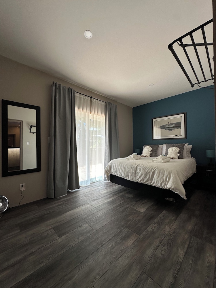 Deluxe Room, 1 Queen Bed, Garden View photo 1