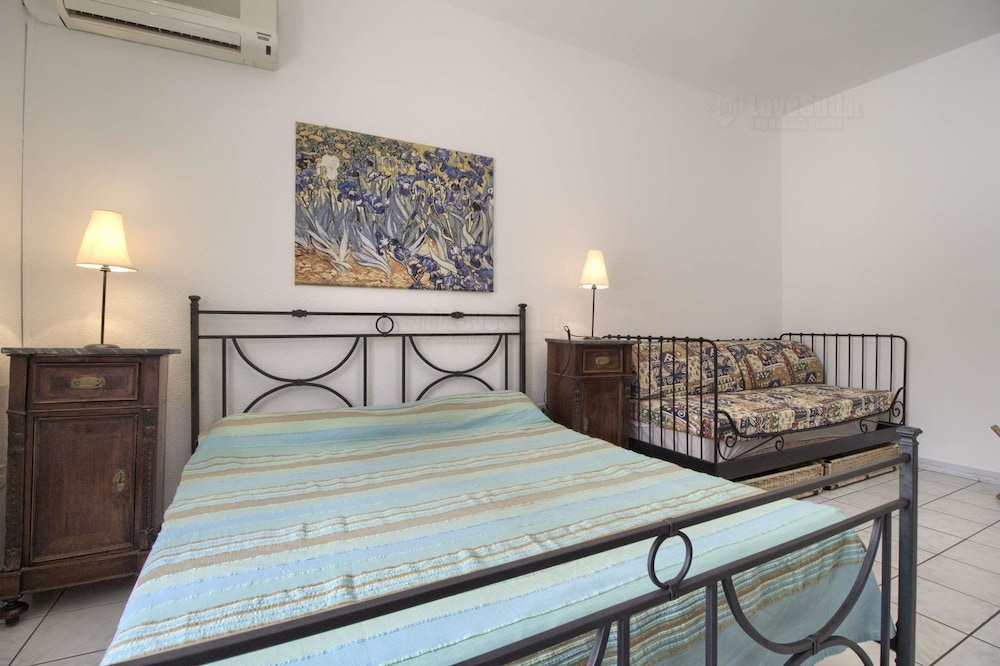 Apartment (2 Bedrooms)