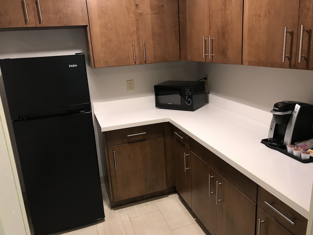Suite, 1 King Bed, Accessible (Mobility) - Photo 3