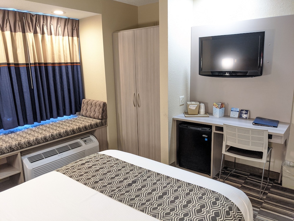 Room, Accessible photo 3