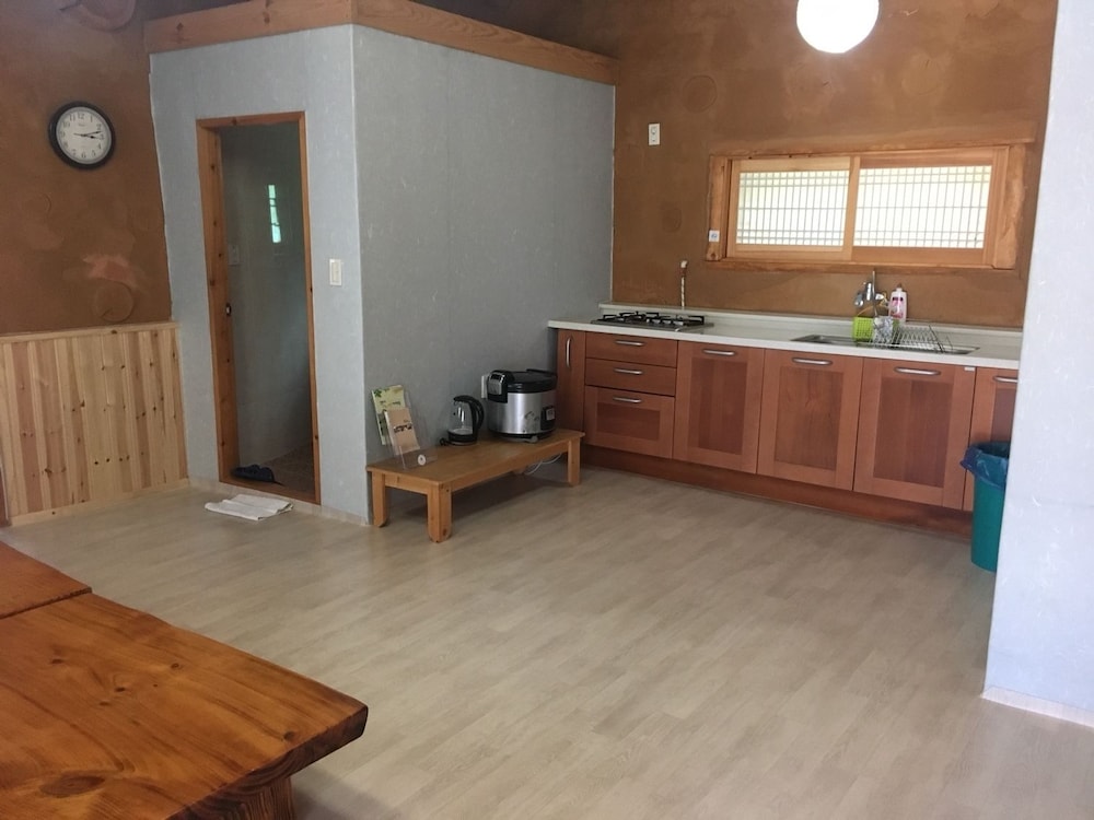 Traditional Room, Non Smoking, Kitchen (Stove) photo 3