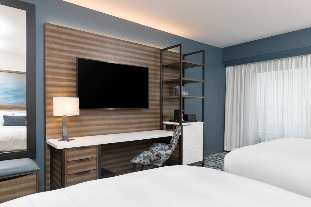 Room, 2 Queen Beds - Photo 4