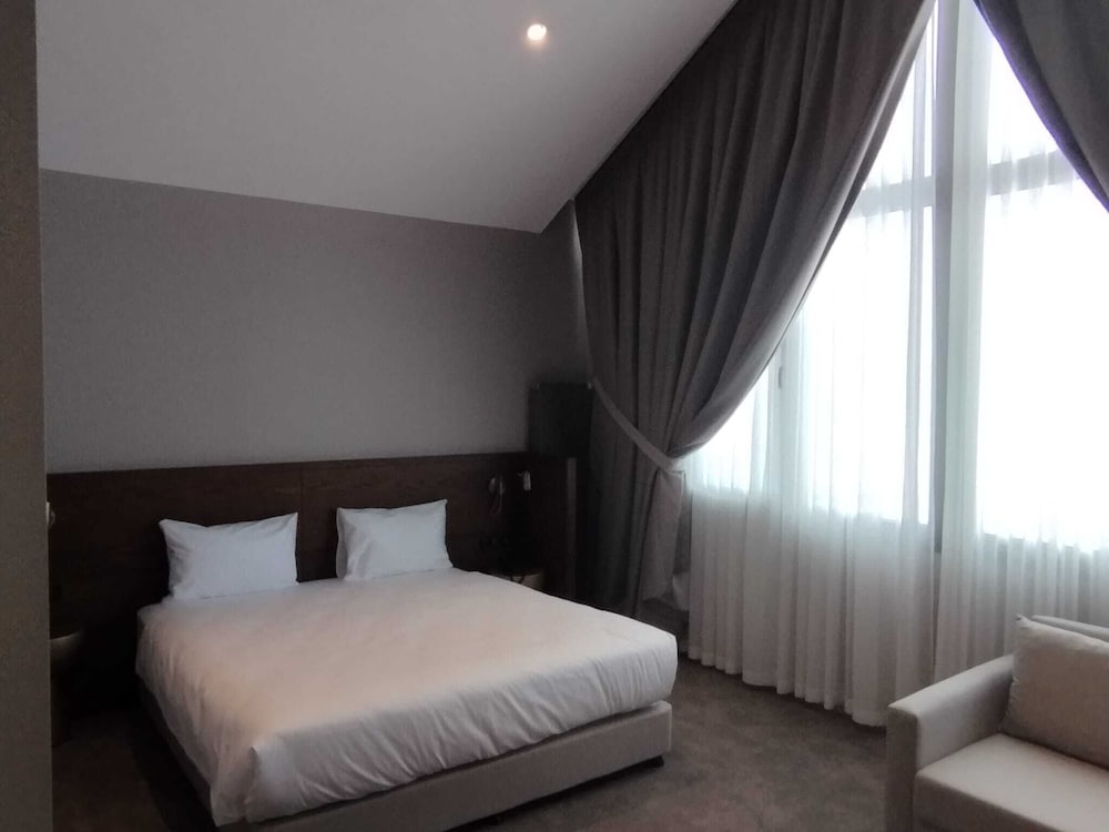 Economy Room, Garden View