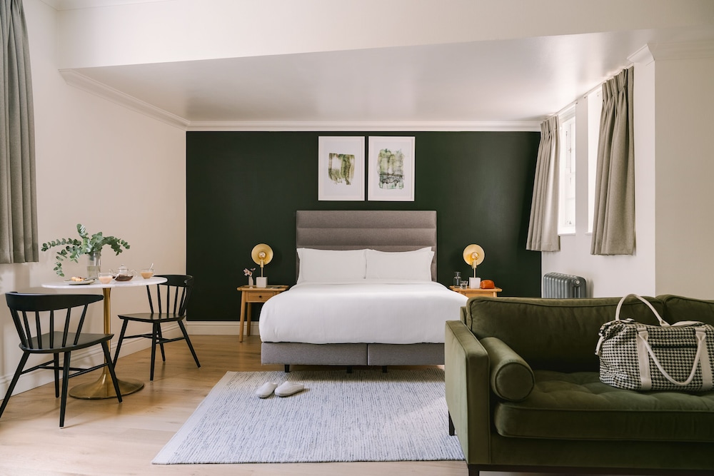 Premium Suite, 1 Queen Bed, Kitchenette photo 1