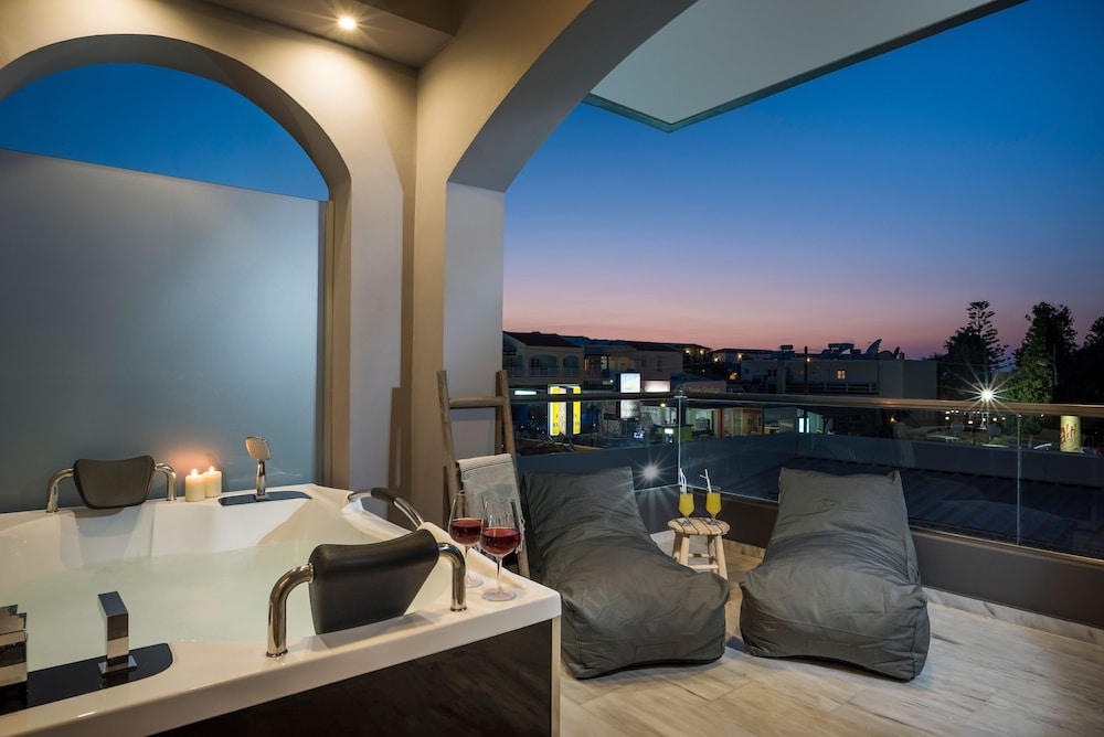 Premium Apartment, 2 Bedrooms, Jetted Tub photo 3