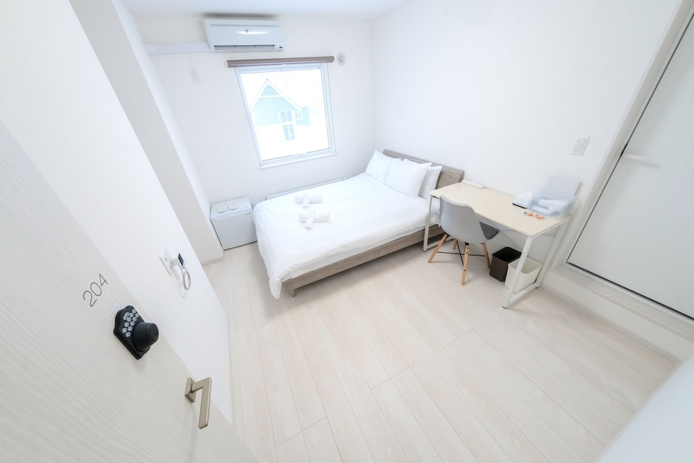 Standard Room, 1 Double Bed, Non Smoking, Private Bathroom - Photo 5