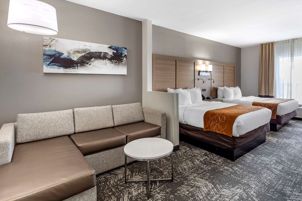 Suite, 2 Queen Beds, Non-Smoking - Photo 1