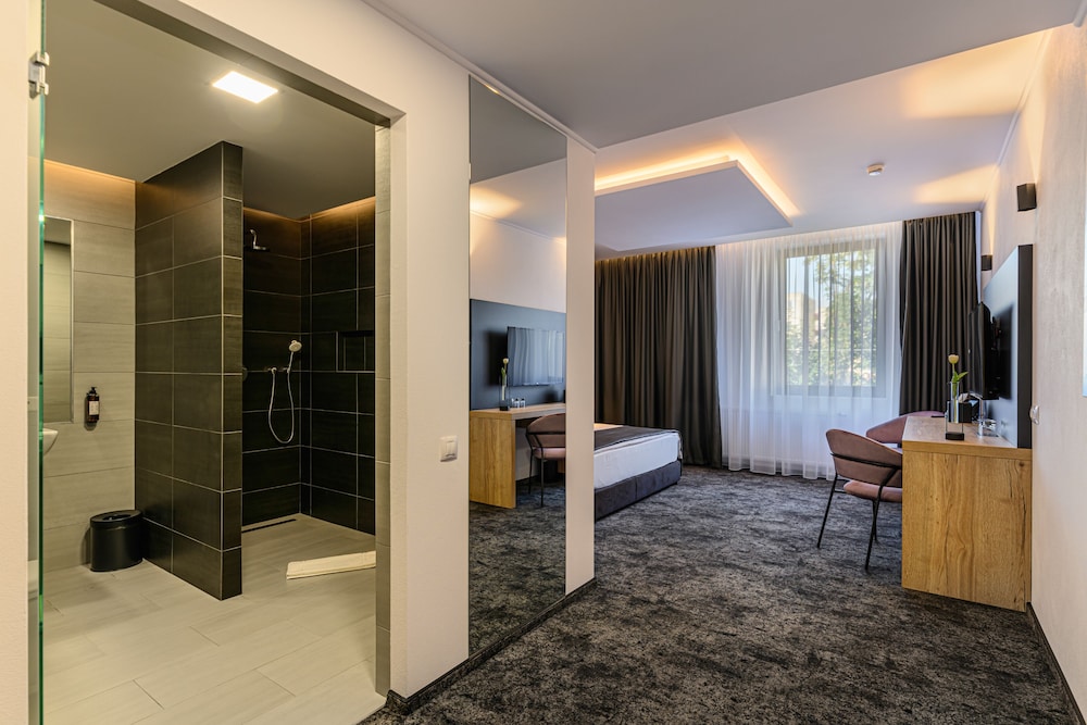 Special Equiped Executive Suite - Photo 8