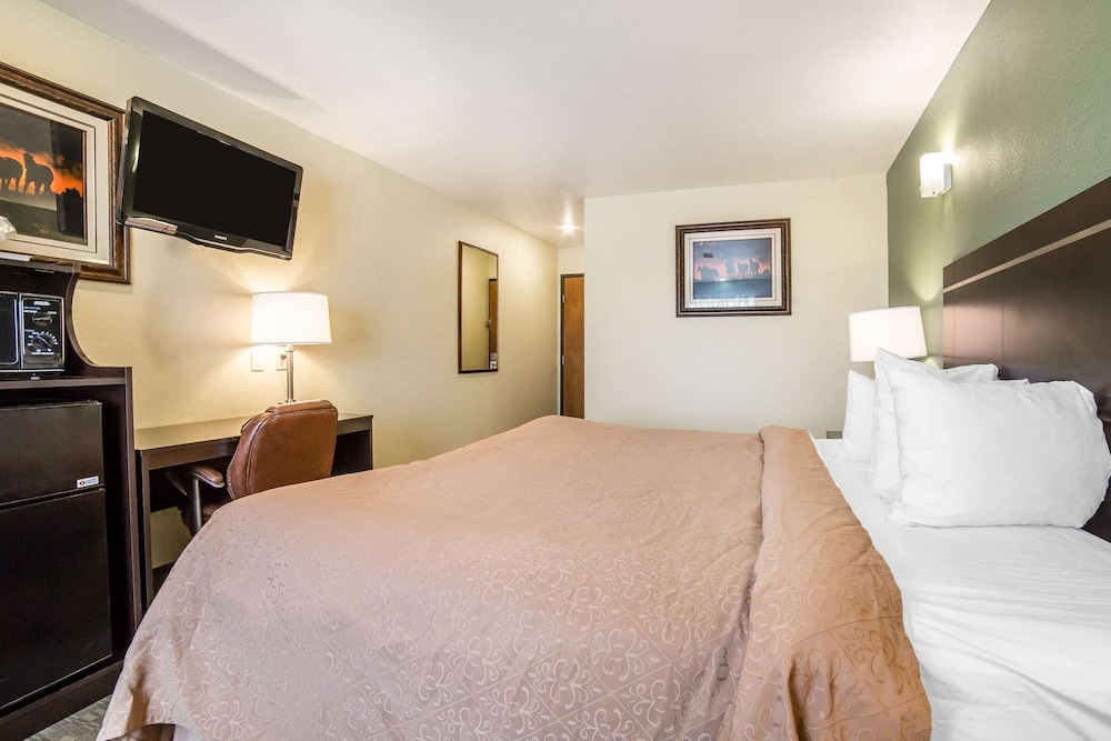Room, 1 King Bed, Non Smoking - Photo 3