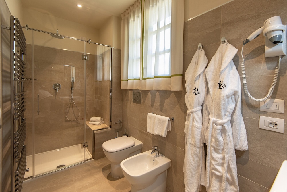 Suite, Multiple Beds - Photo 23