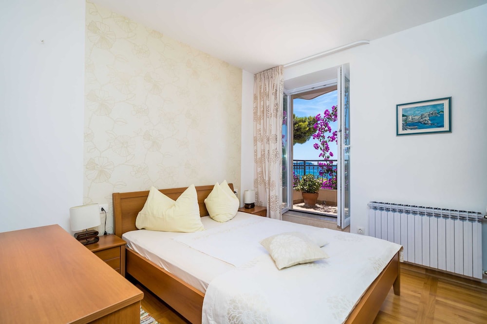 Apartment (Two Bedroom Apartment with Terrace an)