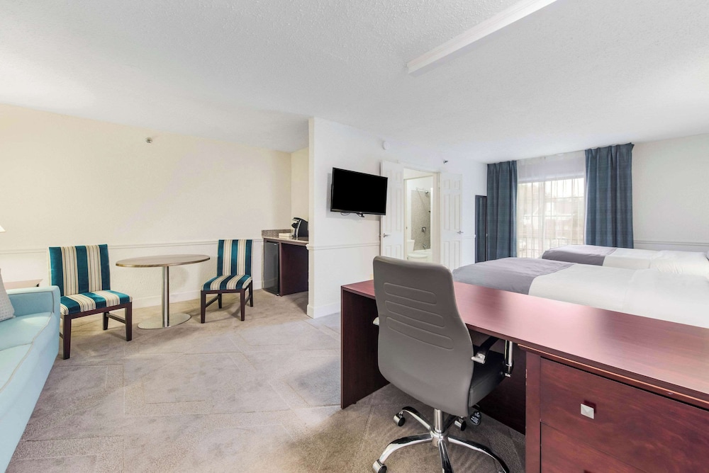 Suite, 2 Double Beds with Sofa bed, Non Smoking - Photo 3