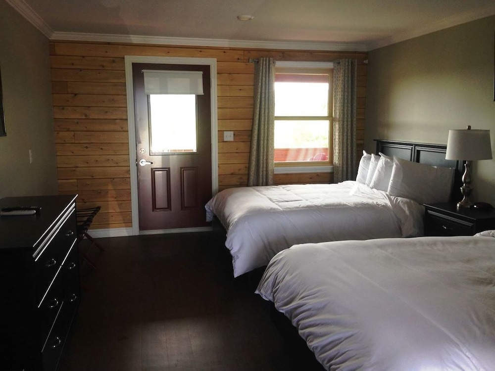 Panoramic Double Room, 2 Queen Beds, Valley View