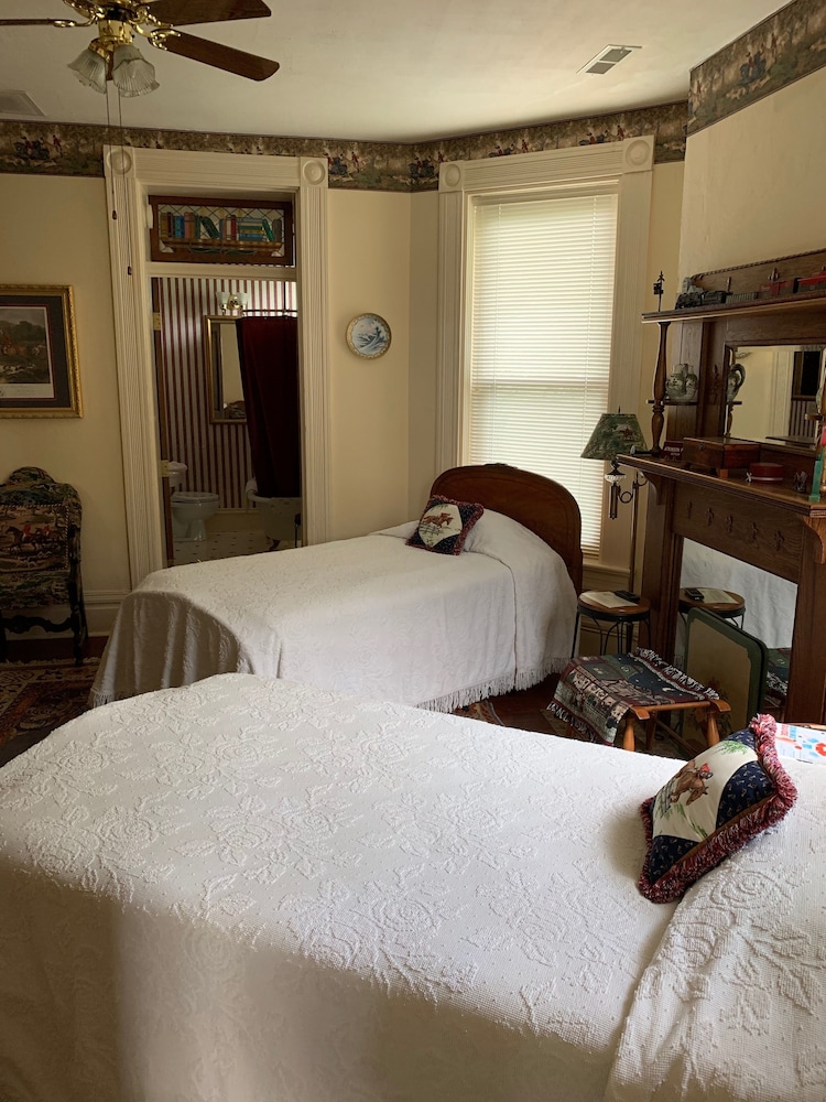 2-Central Park Room photo 3