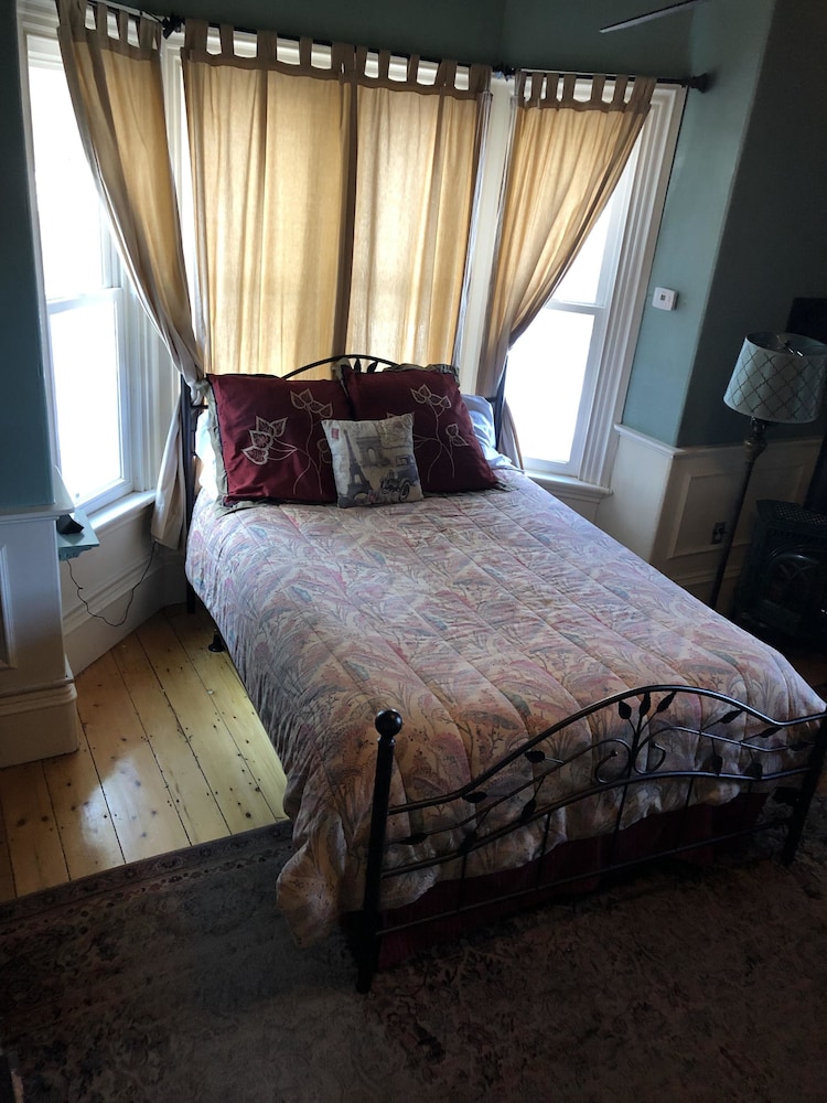 Deluxe Double Room, Ensuite, Mountain View (Paris)