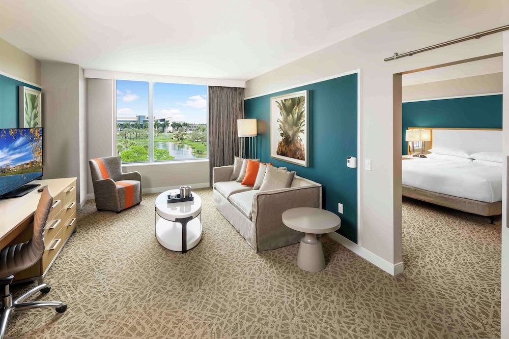 Suite, 1 King Bed - Photo 4