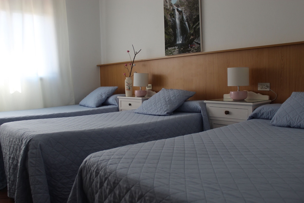 Shared Dormitory, Mixed Dorm, Shared Bathroom (1 bed in a 3-Bed Dormitory Room) photo 2