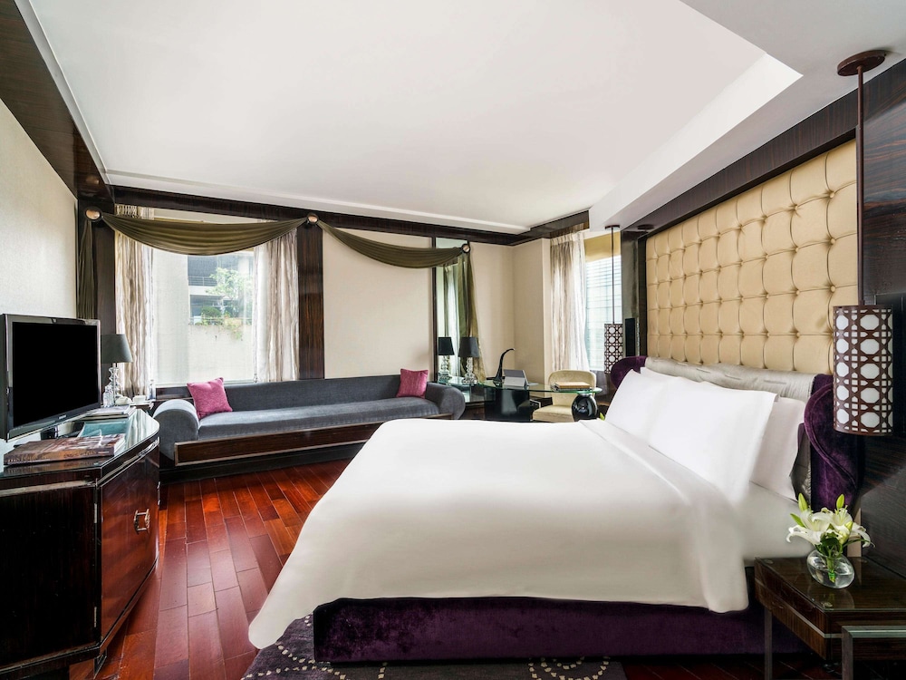 Junior Suite, 1 King Bed thumbnail 6