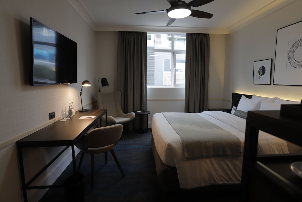 Deluxe Room, 1 Queen Bed, Accessible - Photo 1