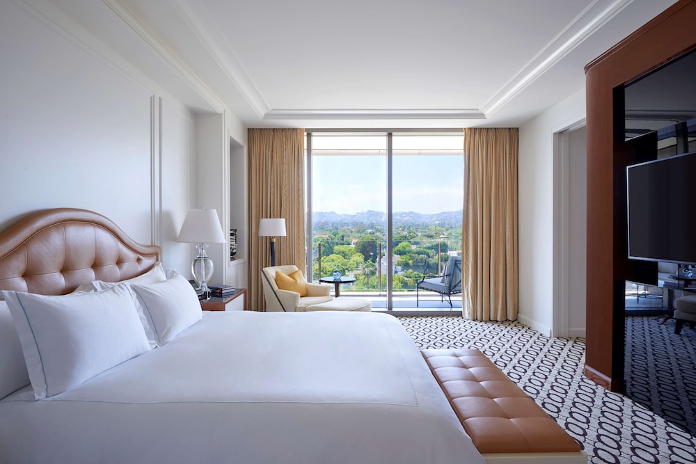 Deluxe Suite, 1 King Bed, Non Smoking (HOLLYWOOD)