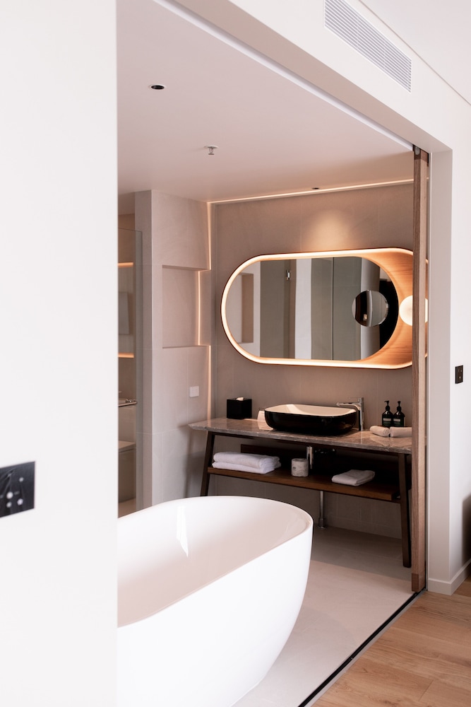Suite, 1 Bedroom, Club Lounge Access, Harbor View - Photo 7