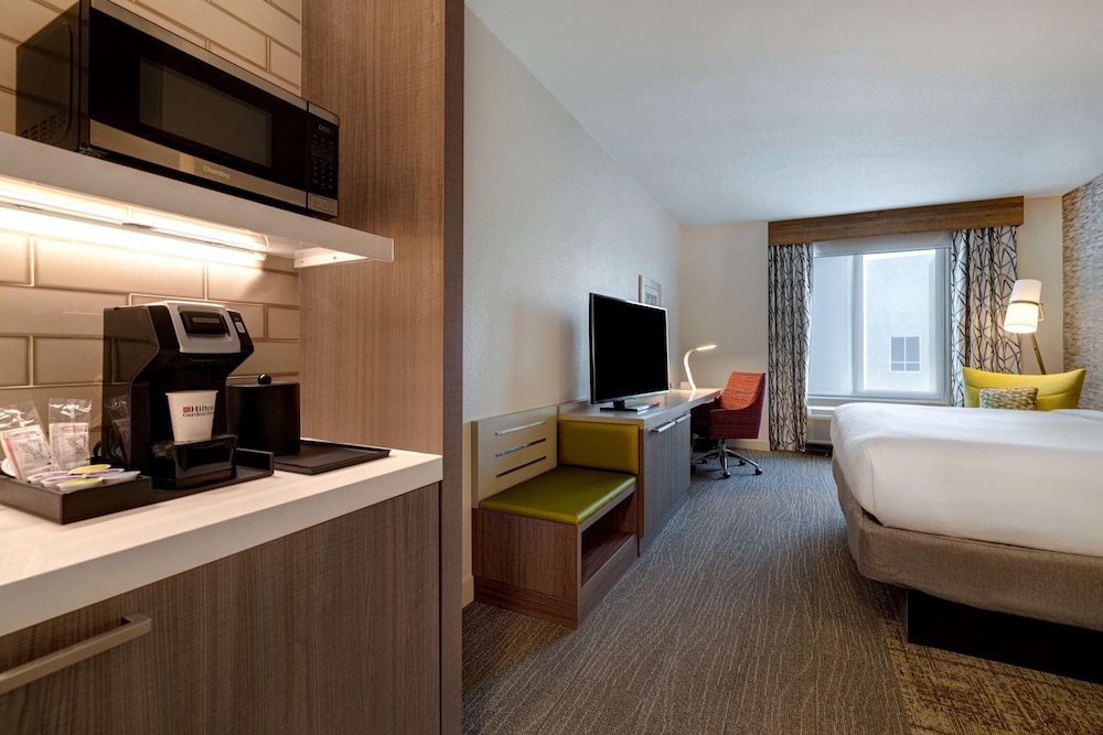 Room, 1 King Bed, Accessible, Pool View (Hearing) - Photo 4