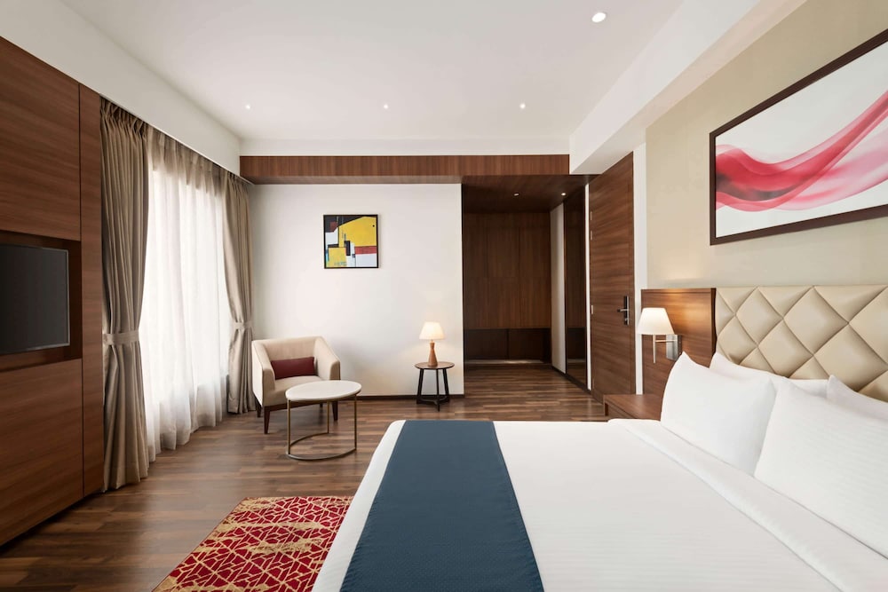 Deluxe Room, 1 Queen Bed, Accessible, Non Smoking (Mobility) photo 1