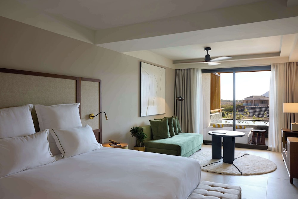 Junior Suite, 1 King Bed (Swim up Pool)