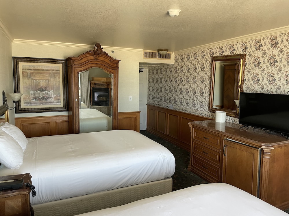 Standard Room, Non Smoking (Double Queen 3rd floor Balcony) photo 1