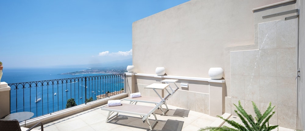 Panoramic Suite, Annex Building (Rock Infinity, 50 meters away)