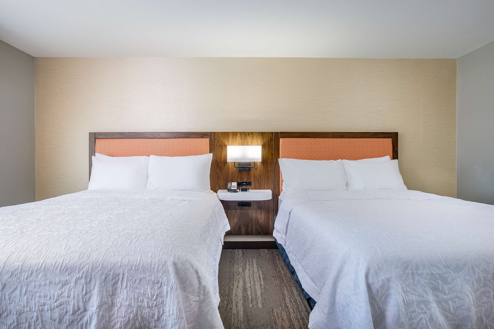 Room, 2 Queen Beds, Refrigerator - Photo 3