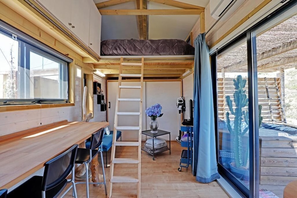 Chalet, Mountain View
