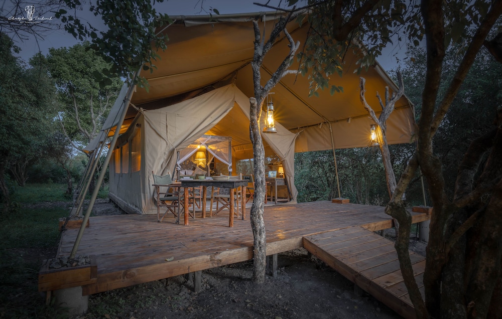 Deluxe Tent, 2 Twin Beds, Private Bathroom, Park View photo 2