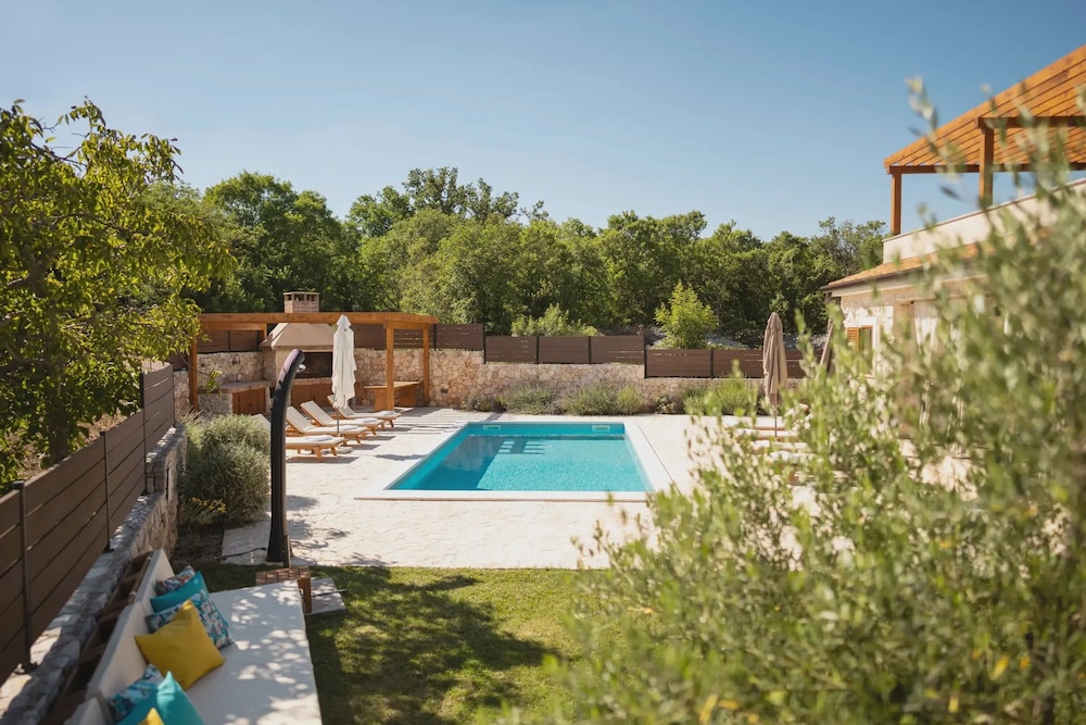 Villa photo 3