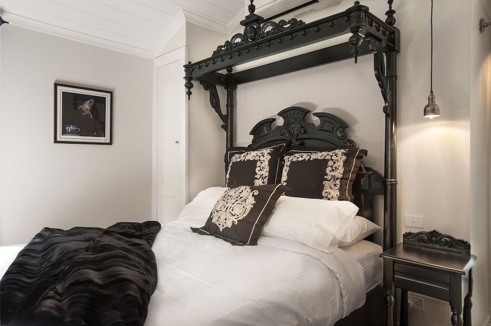 Luxury Cottage, 1 Queen Bed, Non Smoking photo 1