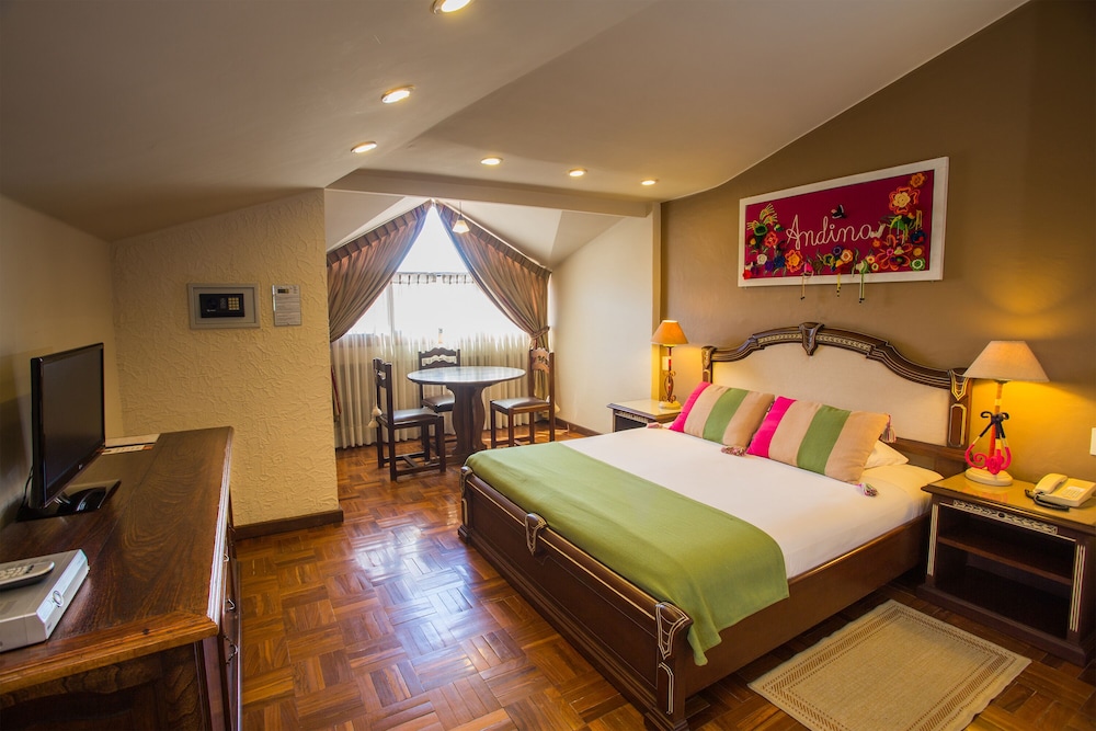 Family Room, 2 Bedrooms