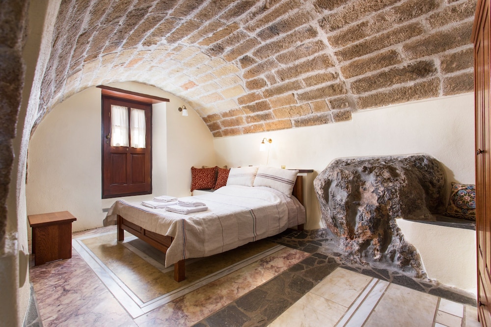 Family Apartment, 2 Bedrooms, Kitchenette, Courtyard Area