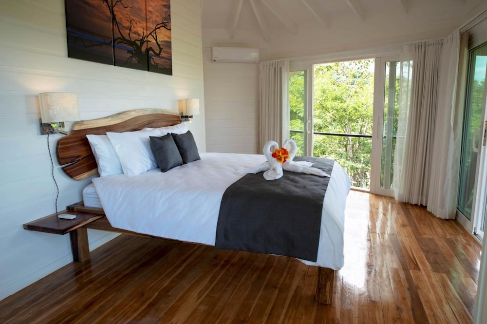 Deluxe Bungalow, 1 King Bed, Terrace, Ocean View photo 3