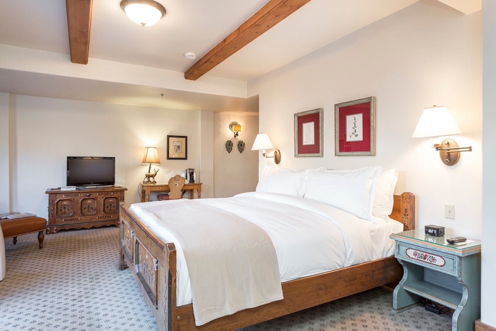 Room, 1 King Bed, Mobility Accessible, Bathtub (Inn) photo 1