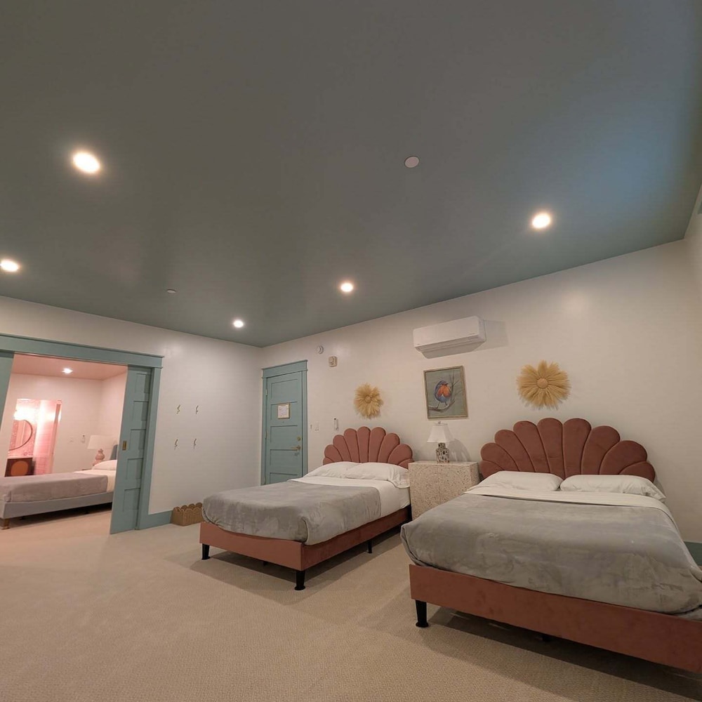 Suite #1 photo 1