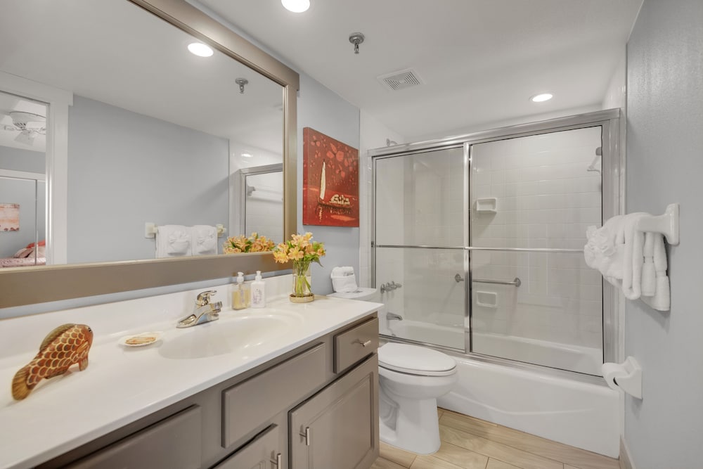 Deluxe Condo, 3 Bedrooms, Beachfront photo 3