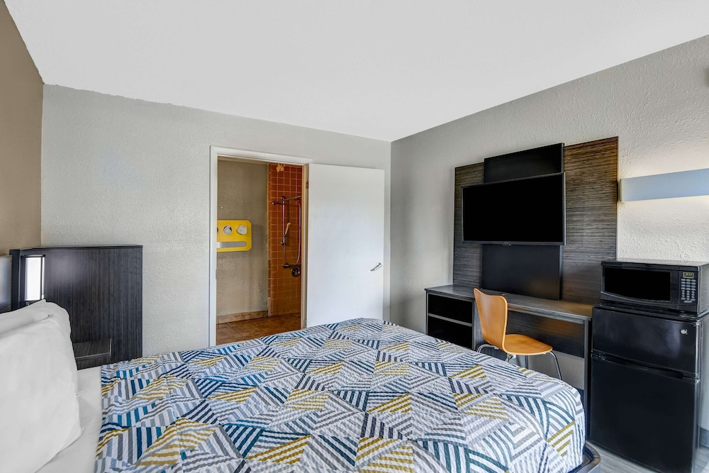 Standard Room, 2 Double Beds, Smoking photo 3