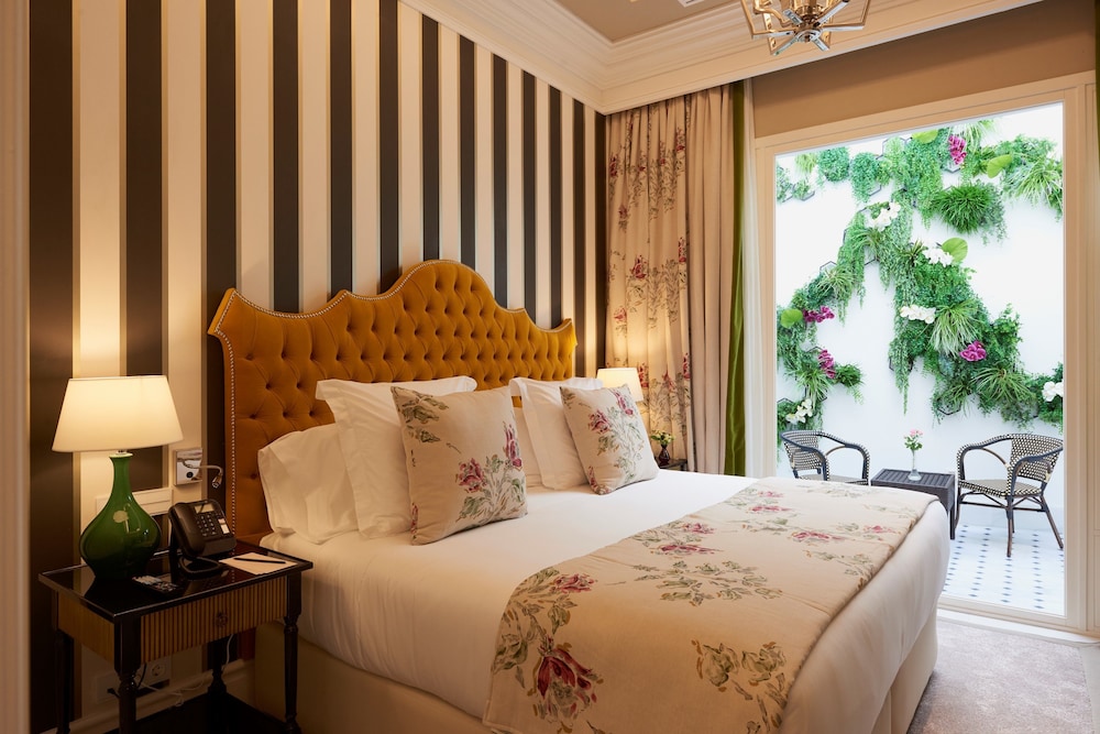 Premium Double Room, 1 King Bed - Photo 1