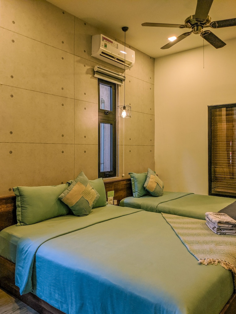 Deluxe Family Room - Photo 2
