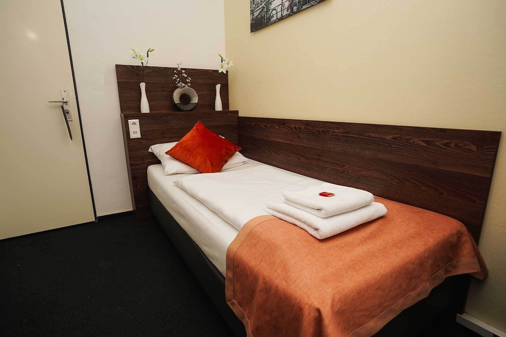 Single Room photo 3
