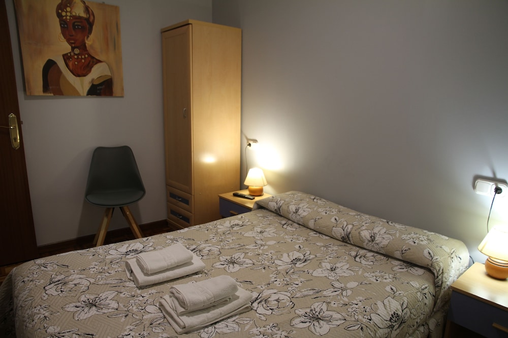 Economy Single Room, Shared Bathroom photo 2