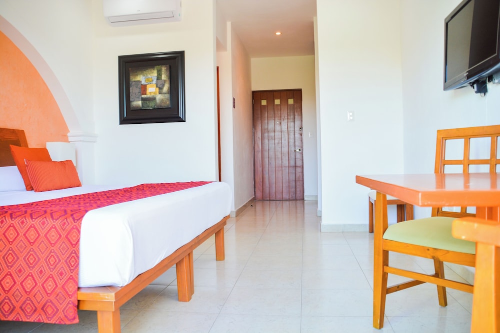 Standard Room, 1 Bedroom, Partial Ocean View - Photo 7
