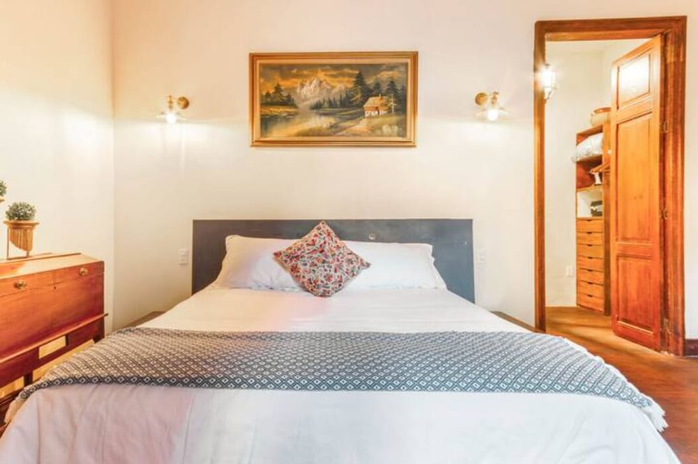 Room, 1 Queen Bed, Private Bathroom photo 3
